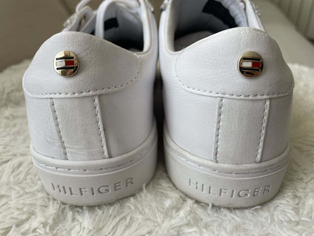 Tommy Hilfiger 39