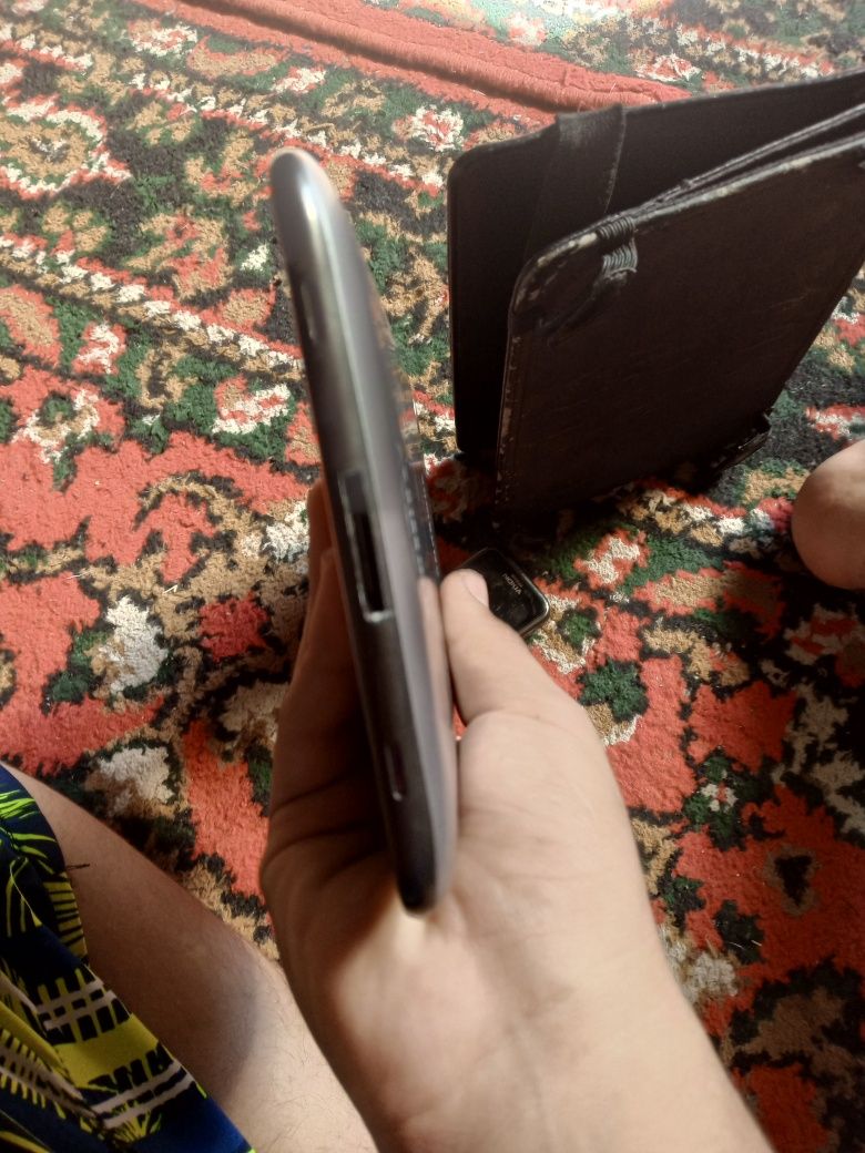 Samsung tap 2 xotirasi 8G  bolalarga detsis oʻyin oʻynashga