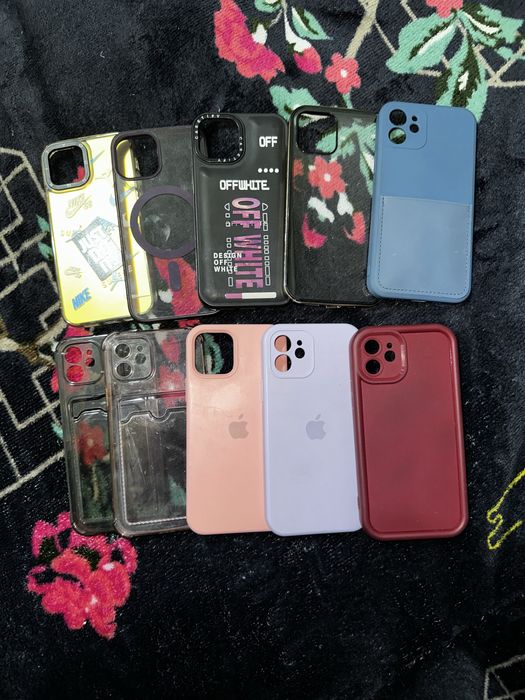 Продаеются срочно 10 чехлов на Iphone 12 в отличном состоянии