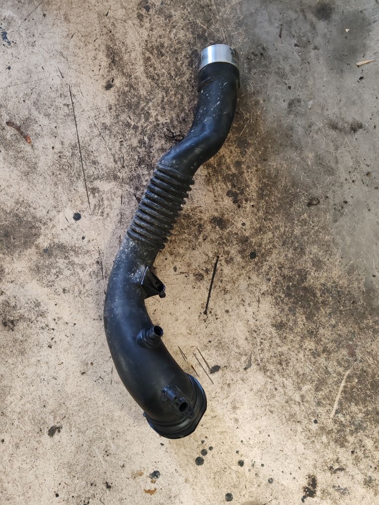 Продавам оригинален charge pipe за Bmw 335 F30 n55