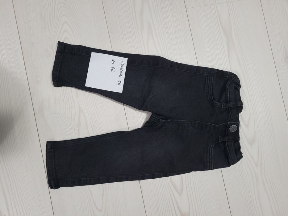 Vand haine mărimea 80,preț pe bucata
Nu asigur transport