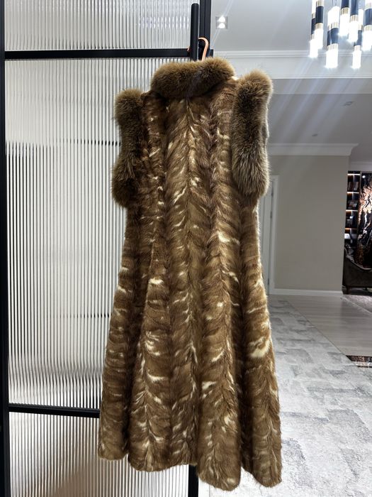 Продаю натуральную длинную жилетку