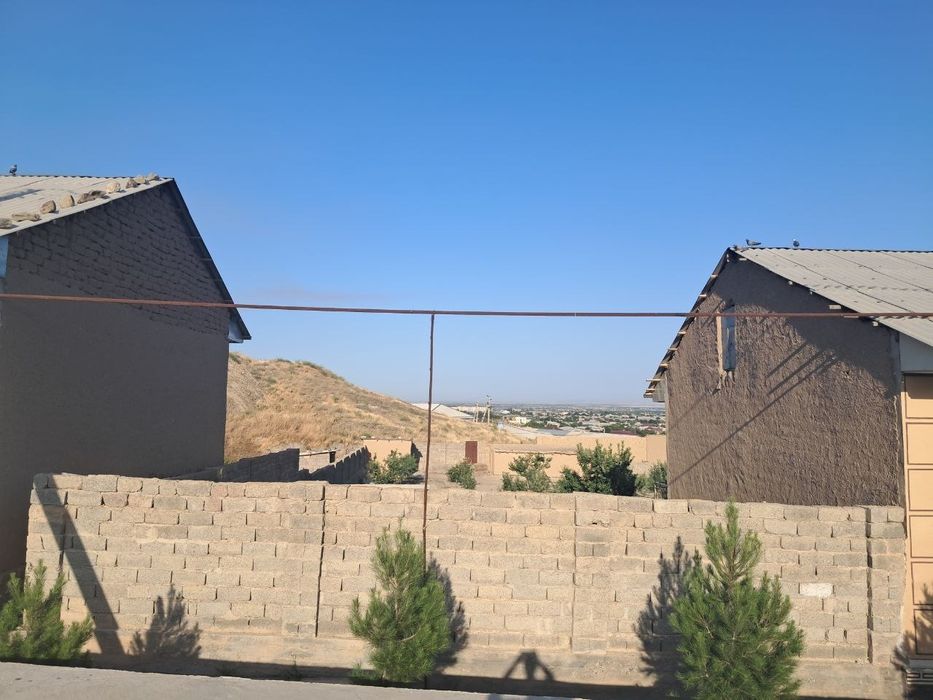 Йер сотилади ! 6 сотих
Газ,сув,свет бор,6 тоналик басени хам бор,куча