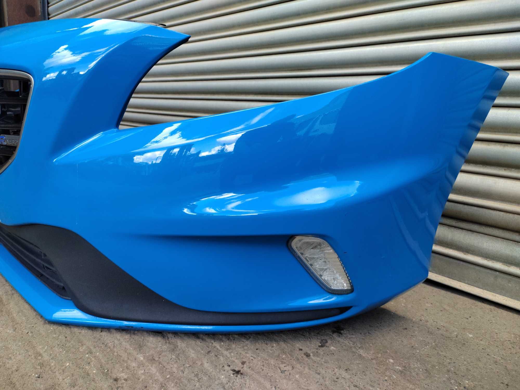 Предна броня за Волвоv40 D2 R desing