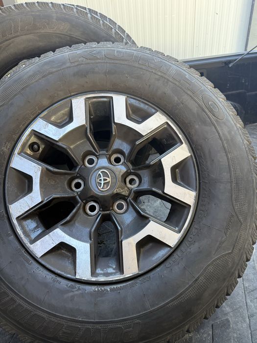 Тойота продавам два комплекта  джанти от Тойота Такома 17 и 16 цола