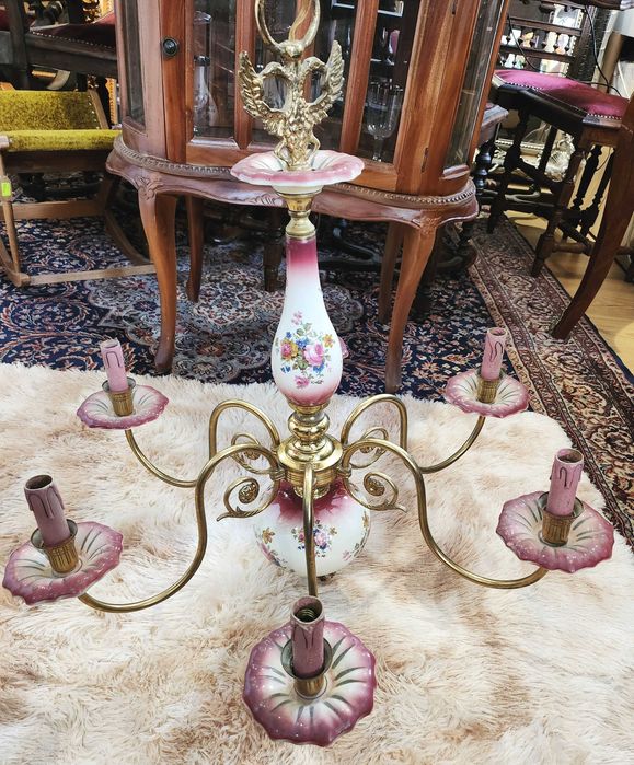 Порцеланов полилей с флорална декорация и месингови елементи