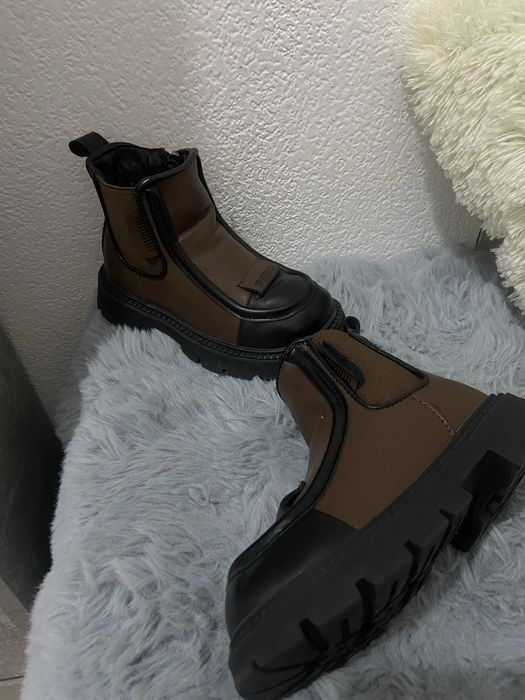 Продам зимнюю детскую обувь