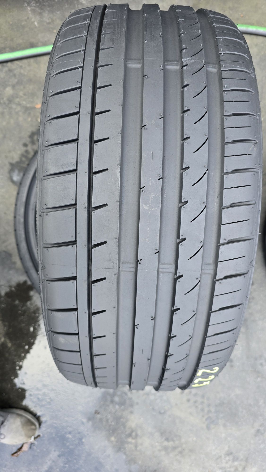 2 anvelope vară Falken 225/30/20