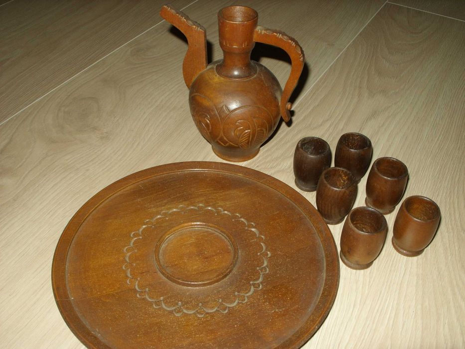 Дървен резбован сервиз за ракия