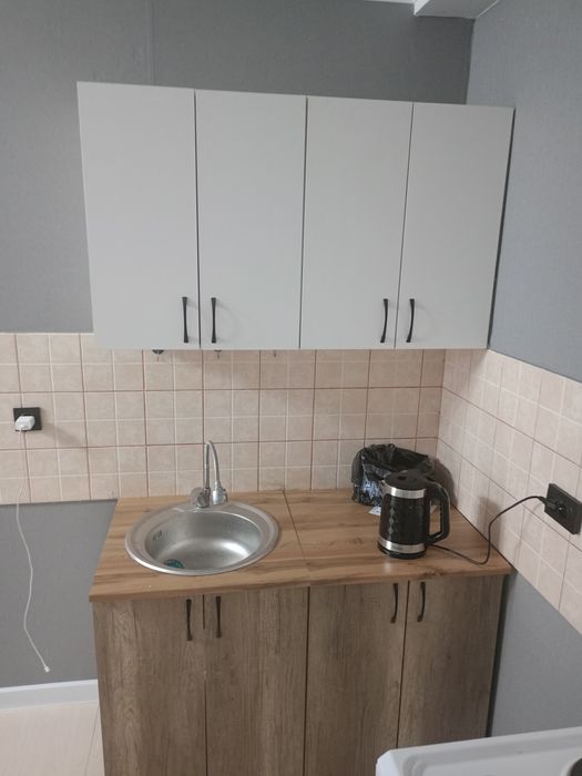 Продам шкафы, прихожая, кухонные шкафы, платяной шкаф