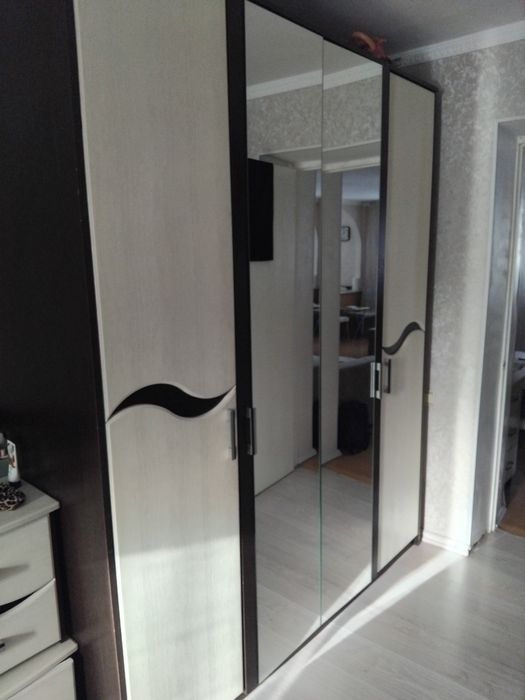 Продам шкаф, прикроватные тумбы