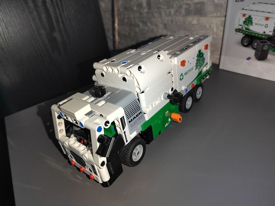 LEGO TECHNIC 42167 И 42134