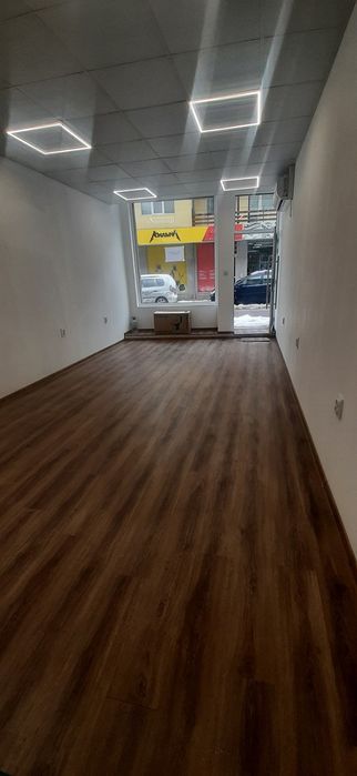 Отдава се под наем търговско помещение от 25кв до Стемо