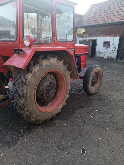 Schimb pe un tractor 650 romînesc