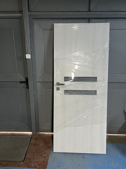 Vand usa de interior