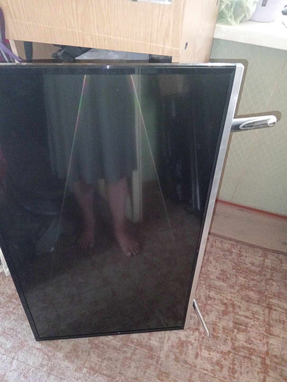 Продам телевизор 43 про,,юстой