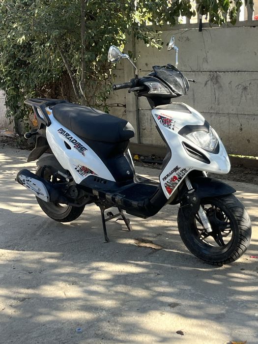Scuter pe benzina