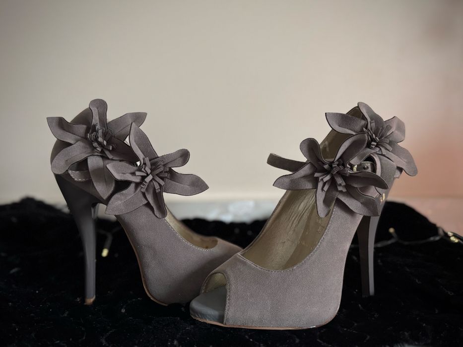 Обувки на висок ток