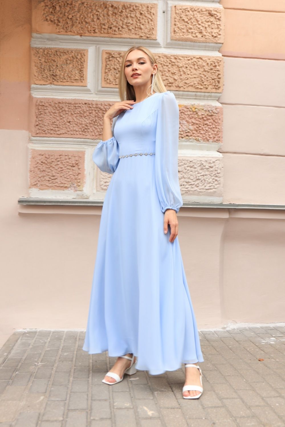 Продается платье голубое