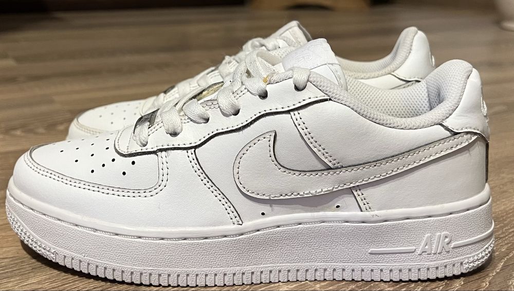 Nike Air Force 1…. Marime 36,5
