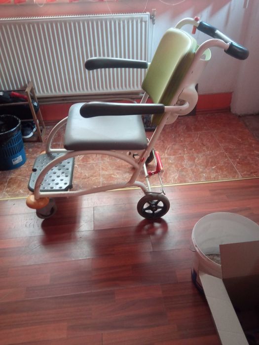 Scaun pentru bătrâni