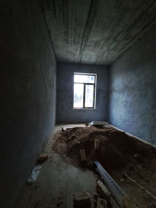 3 xonali kvartira sotiladi karobka holatida