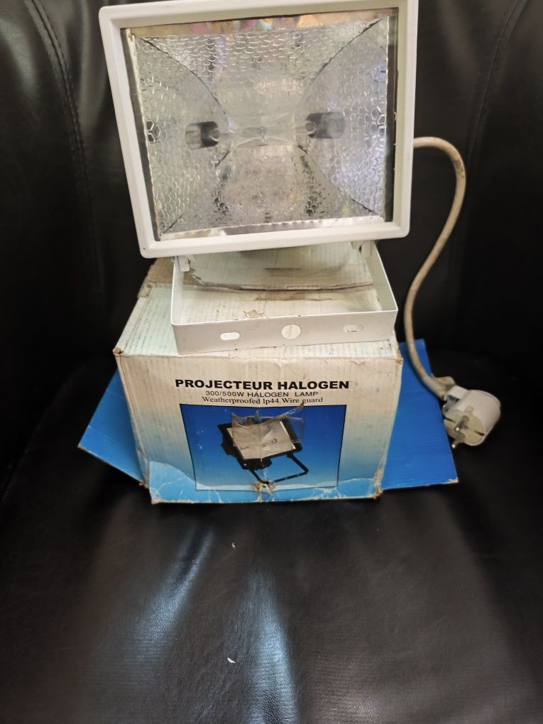 Proiector halogen