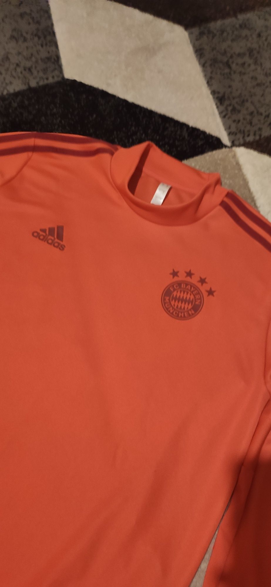 adidas FC Bayern Munchen размер L

Men's