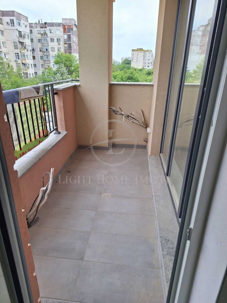 Продава се Тристаен апартамент в Пловдив, Остромила - 90 кв.м за 1267 €/кв.м - Снимка #5