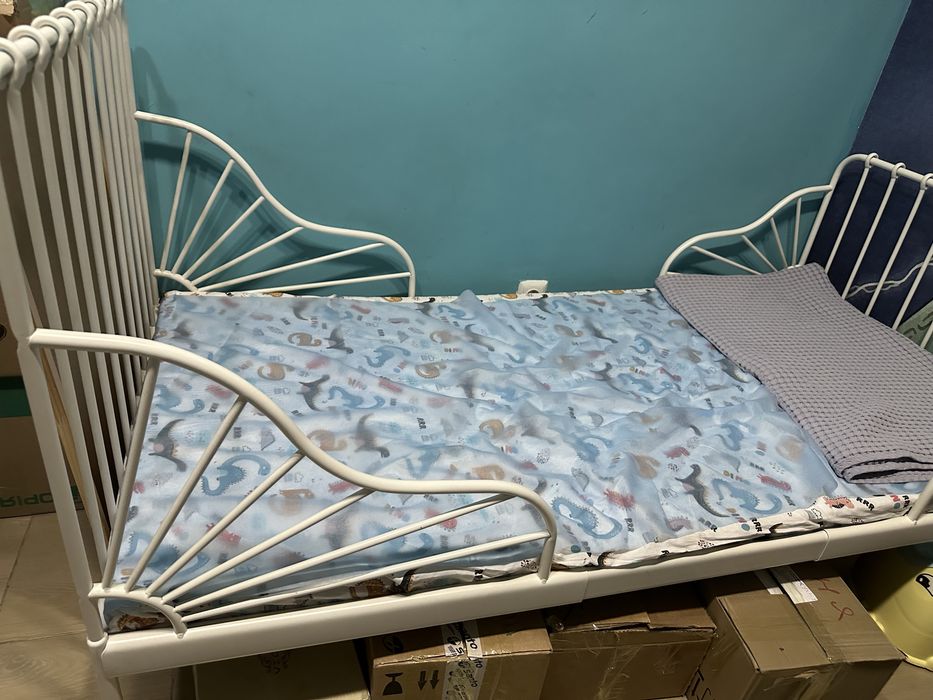 Мебель: рецепшн, детская кровать