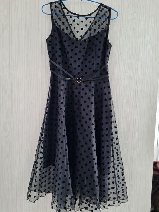 Vând rochie elegantă