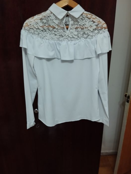 Кофточка женская белого цвета