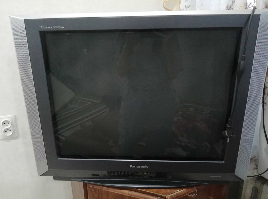 телевизор цветной Panasonic Tau GIGA 100Hz
