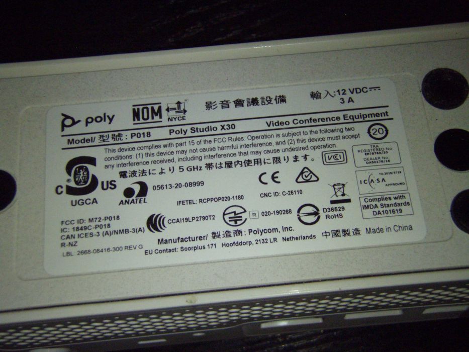 Sistem audio-video conferinta Poly studio X30