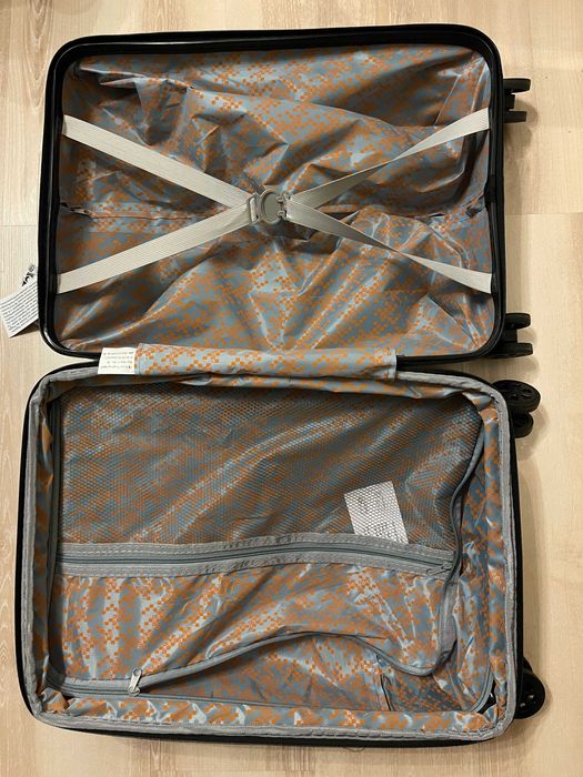 Чисто нов куфар за кабинен багаж / не се чекира