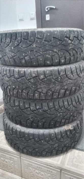 Шины новые с шипами комплект зимних шин R16