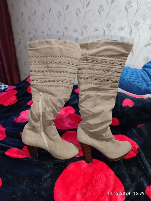 Продаются сапоги