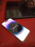 Vand iphone 14 pro max are o mica pata de la display este