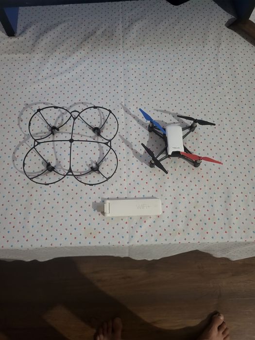 Drona dji tello cu wifi amplificator