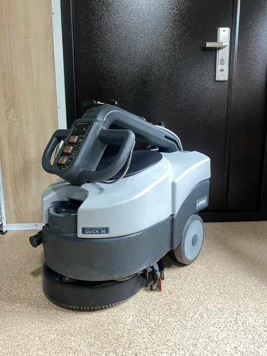 НЕДОРОГО! Продам мощную, быструю поломоечную машину Lavor Quick 360!