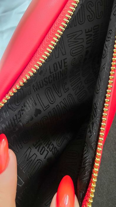 Нова кожена чанта LOVE Moschino