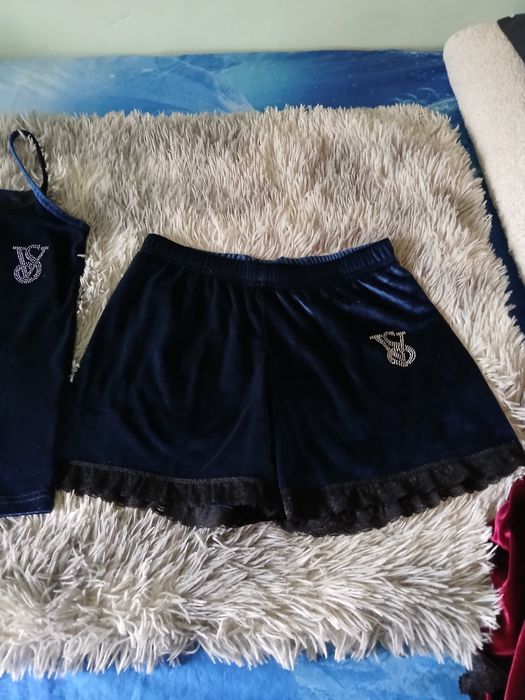 Pijama dama,catifea,noi cu eticheta,VS