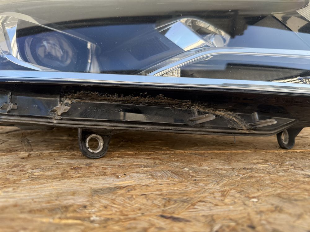 Far dreapta VW Touareg 7P Facelift Xenon Original Europa