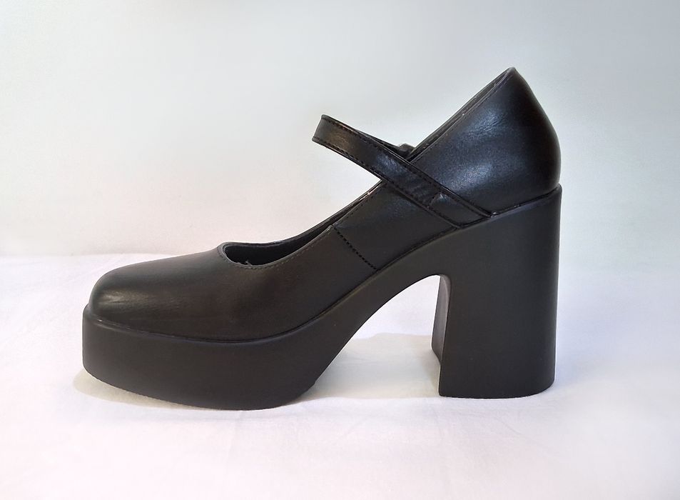 Обувки на ток с каишка