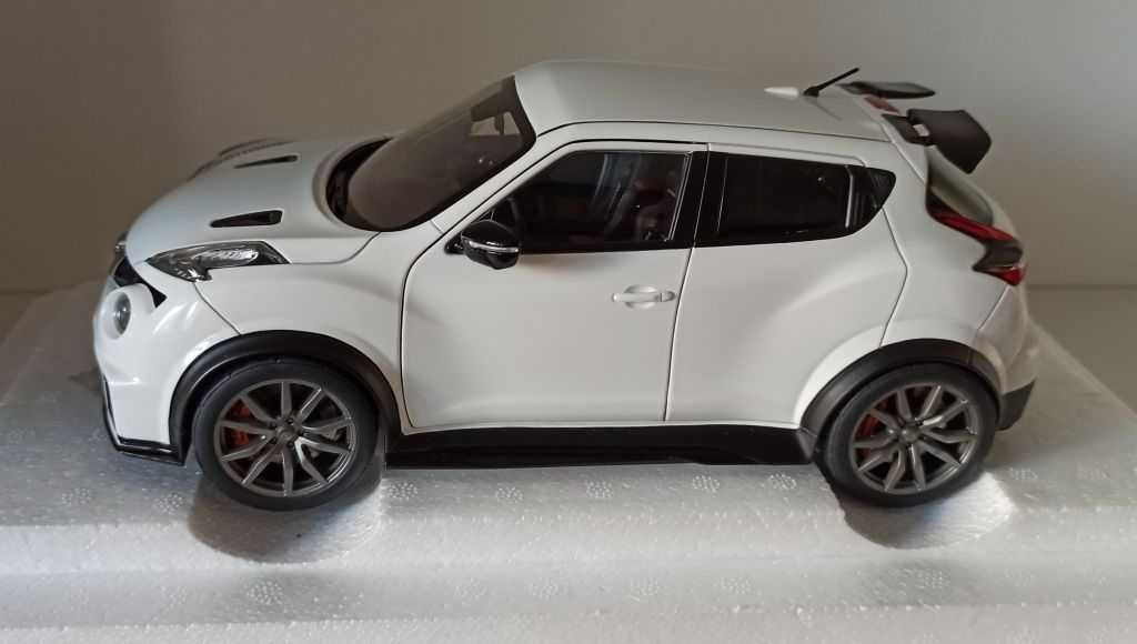 Macheta Nissan Juke-R 2.0 2016 alb - AutoArt 1/18