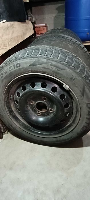 Продавам  зимни гуми с метални джанти