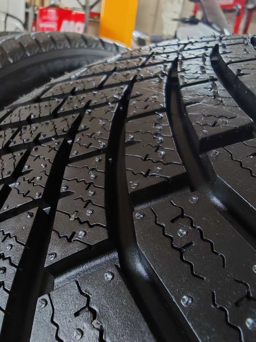 YOKOHAMA 235/45/18 Зимни гуми