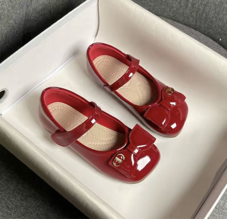 Продам новые детские туфельки