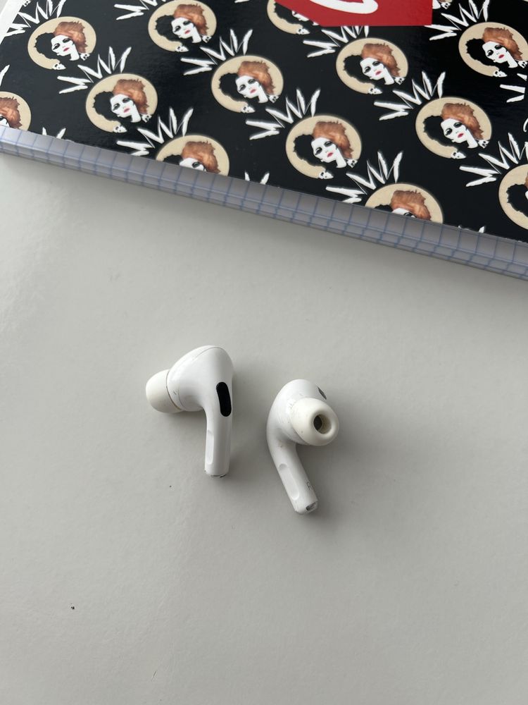 Apple AirPods Pro (без кейса)