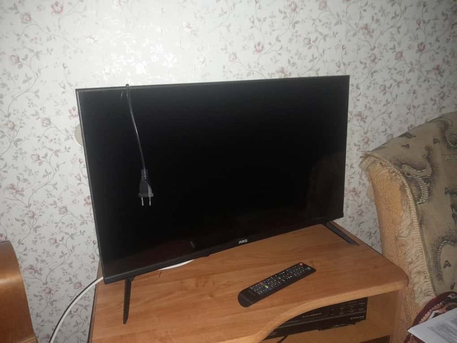Телевизор ARS (диагональ около 32–40")
